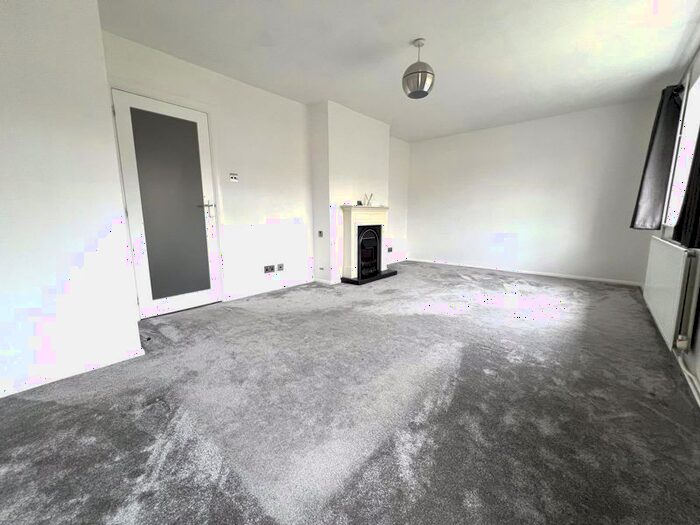 2 Bedroom Flat To Rent In Bardeswell Close, Brentwood, CM14