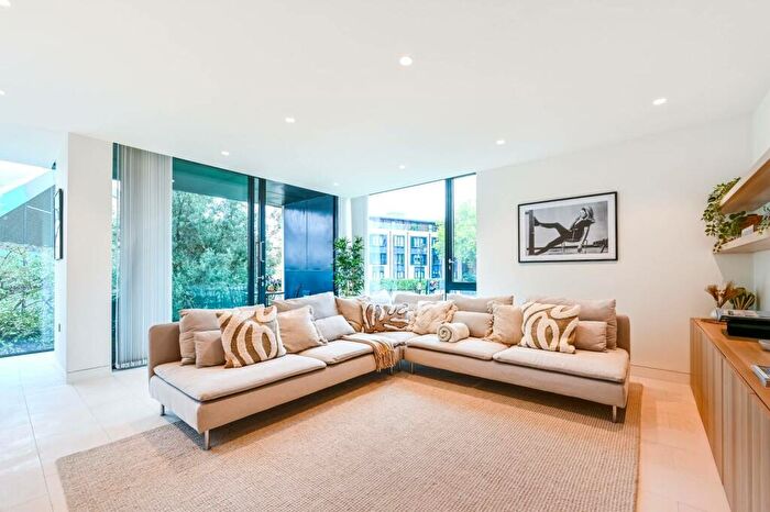 3 Bedroom Flat To Rent In Oval Road, Camden, London, NW1