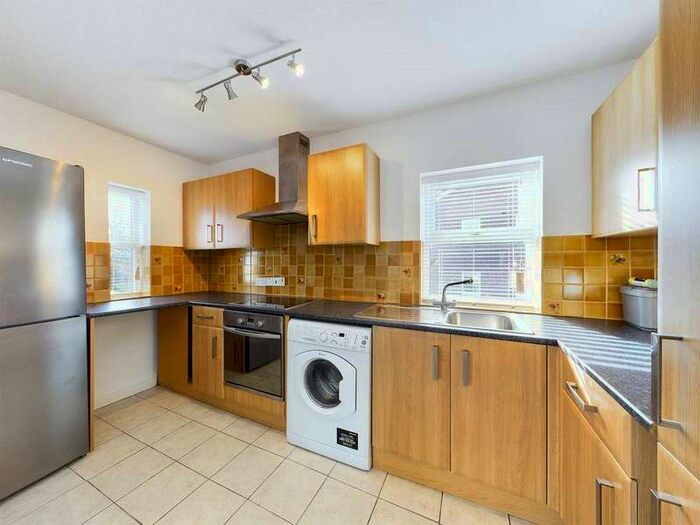 1 Bedroom Maisonette Flat To Rent In College Avenue, Tonbridge TN9
