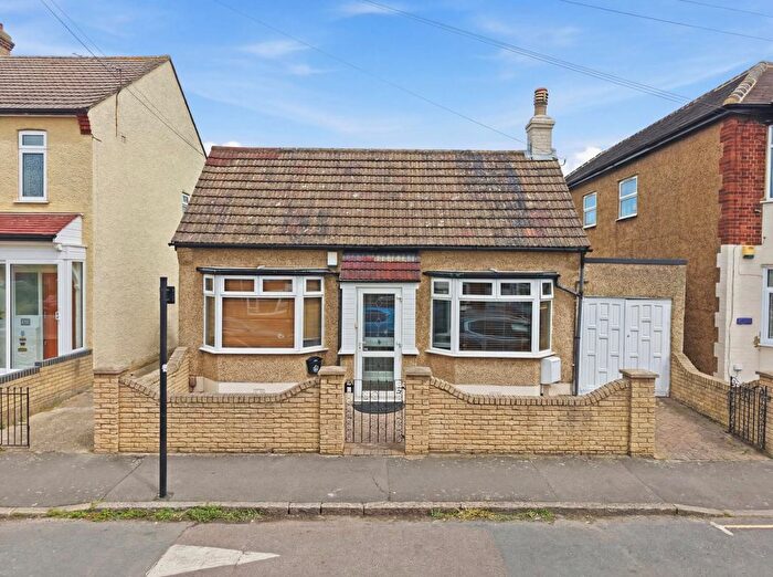 2 Bedroom Bungalow For Sale In Westward Road, London, E4