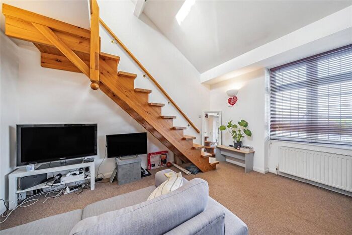 1 Bedroom Flat For Sale In Ewell Road, Surbiton, KT6