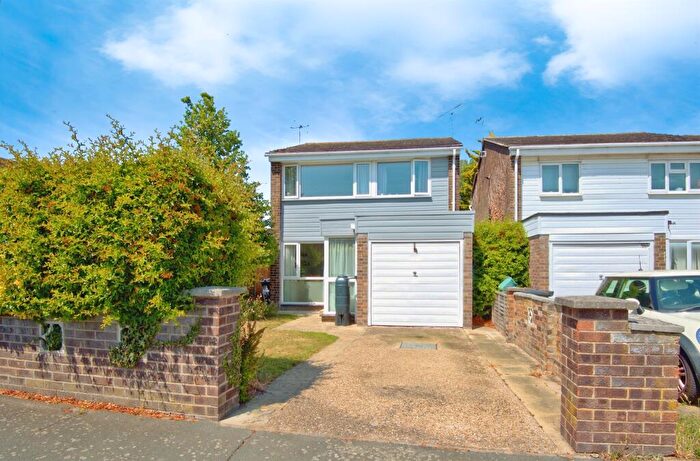 3 Bedroom Detached House For Sale In Onslow Crescent, Colchester, CO2