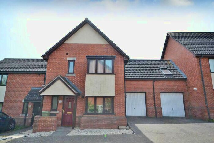 3 Bedroom Semi-Detached House To Rent In Fife Court, Tattenhoe, Milton Keynes, Buckinghamshire, MK4