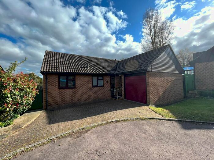 3 Bedroom Bungalow To Rent In Crozier Close, Oxford, OX2