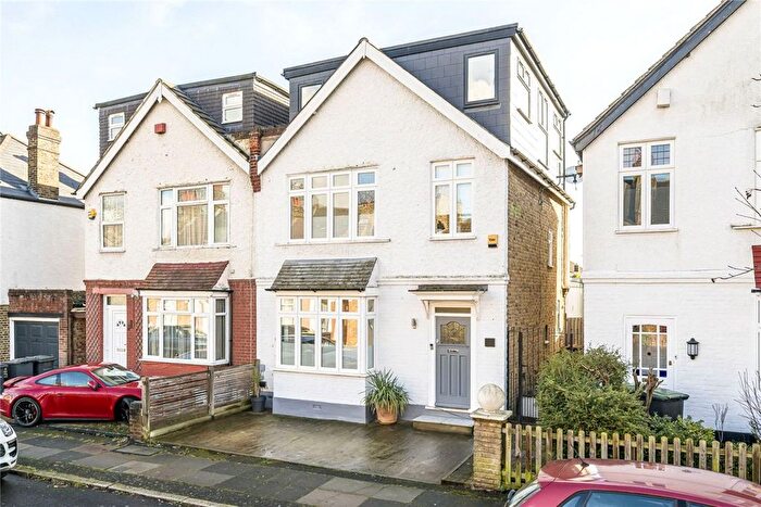 5 Bedroom Semi-Detached House For Sale In Heather Road, London, SE12