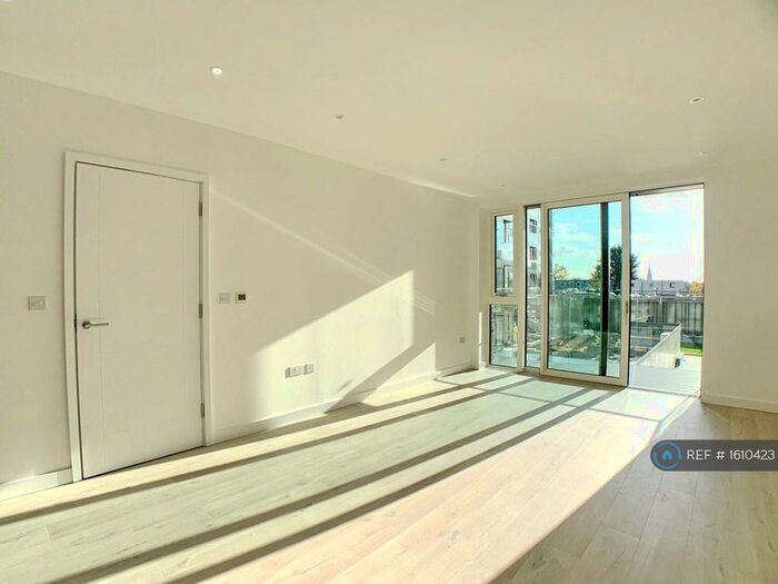 2 Bedroom Flat To Rent In Hartingtons Court, London, N4