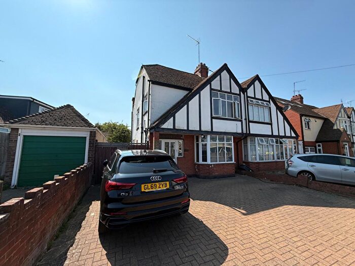 3 Bedroom Semi-Detached House To Rent In Lewsey Road, Luton, LU4
