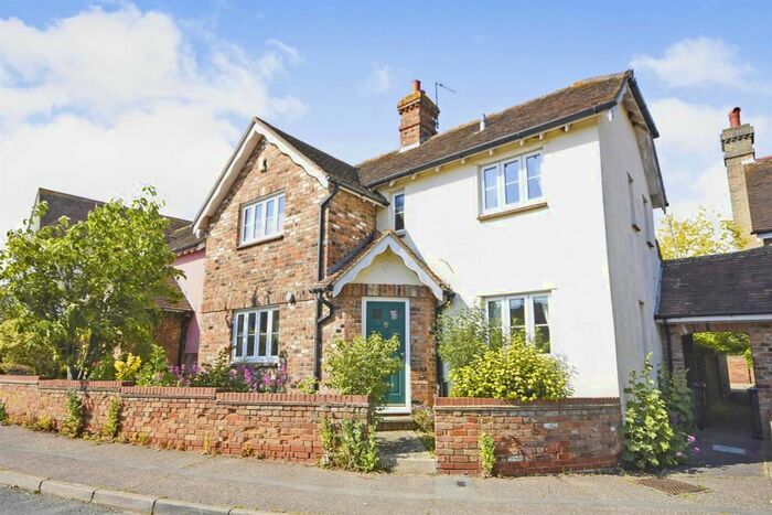 3 Bedroom End Of Terrace House For Sale In Brickwall Farm, Stisted, Braintree, CM77