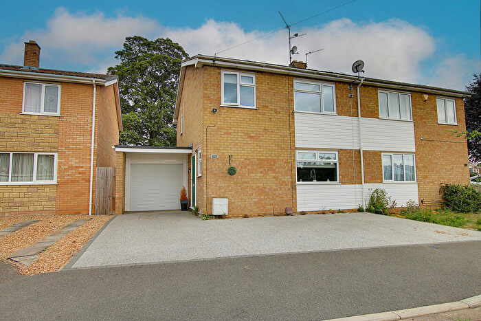 3 Bedroom Semi-Detached House For Sale In Ellingham Avenue, March, PE15