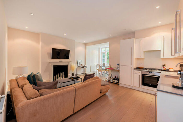 2 Bedroom Apartment To Rent In Coleherne Road, London, SW10