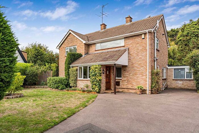 4 Bedroom Link Detached House For Sale In Makins Road, Henley-On-Thames, RG9