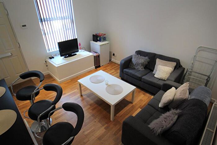 3 Bedroom Terraced House To Rent In Meadow View, Hyde Park, Leeds, LS6