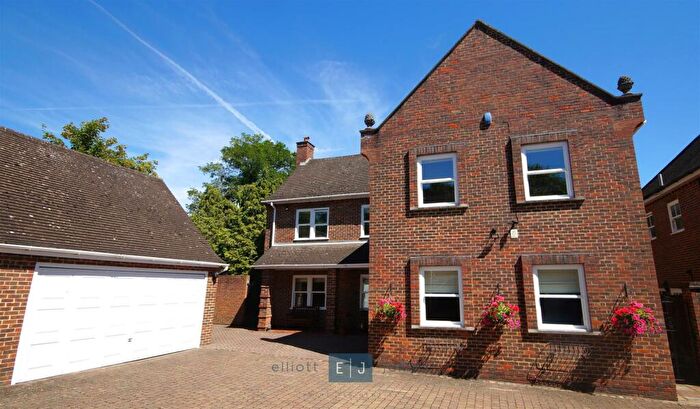 5 Bedroom Detached House For Sale In Meadow Way, Chigwell, IG7