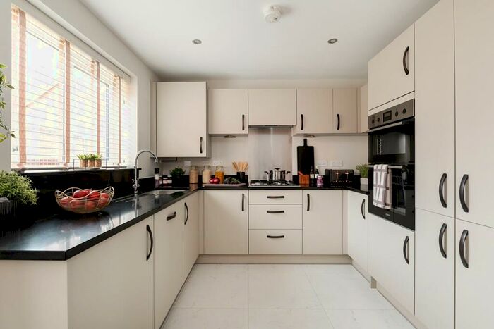 4 Bedroom Semi-Detached House For Sale In Clipstone Park, Leighton Buzzard, LU7