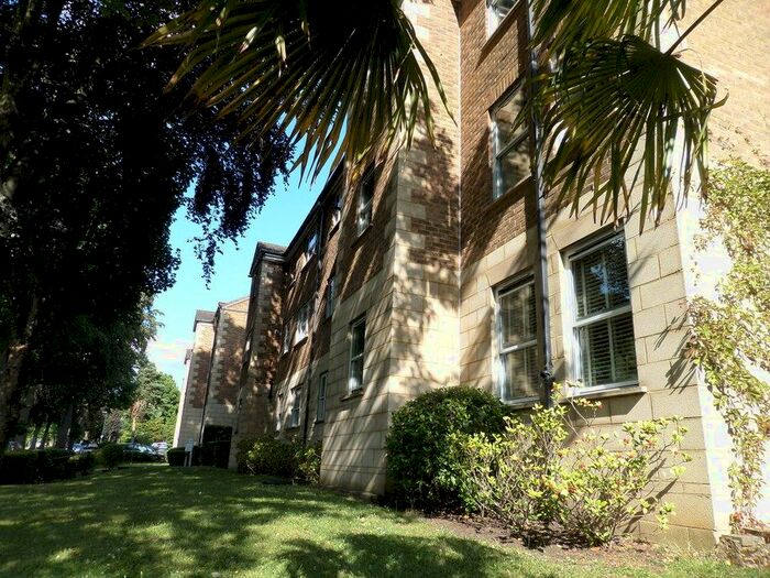 1 Bedroom Flat To Rent In Yew Tree Court, Sutton, #, SM2