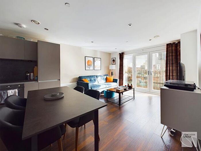 2 Bedroom Apartment To Rent In Wilburn Basin :: Salford, M5