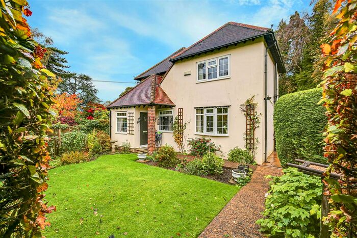 3 Bedroom Detached House For Sale In Hosey Hill, Westerham, TN16