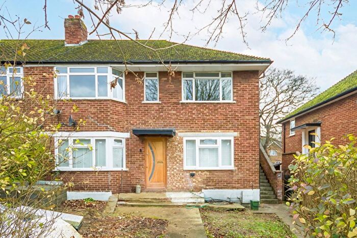 2 Bedroom Flat To Rent In Cavendish Avenue, Ealing, W13