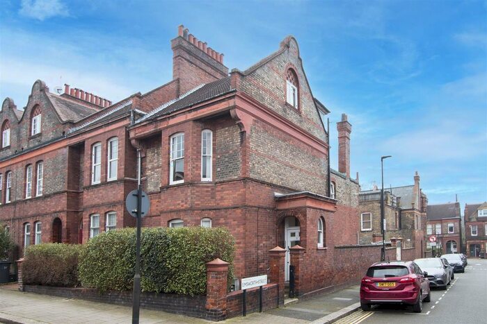 2 Bedroom Flat To Rent In Barcombe Avenue, London, SW2