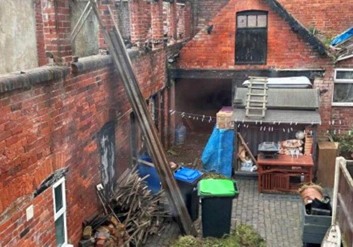 Garage / Parking For Sale In Buildings At The Rear Of, - Nuncargate Road, Kirkby In Ashfield, Nottinghamshire, NG17