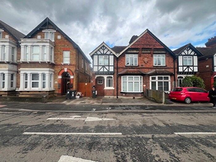 2 Bedroom Maisonette To Rent In Sewardstone Road, Waltham Abbey, EN9