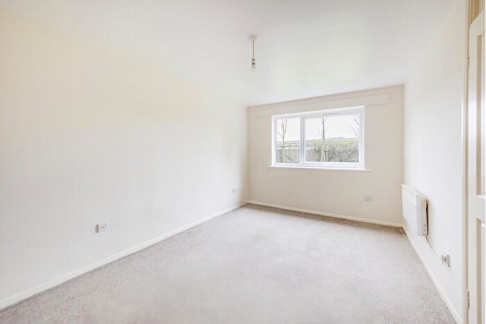 1 Bedroom Flat To Rent In Gurney Close, IG11