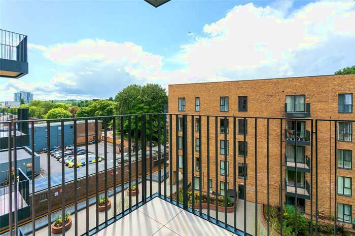 2 Bedroom Apartment To Rent In Dacorum Way, Hemel Hempstead, Hertfordshire, HP1