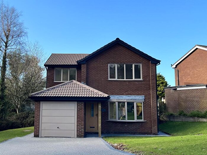 3 Bedroom Detached House For Sale In Lower Broadacre, Stalybridge, SK15