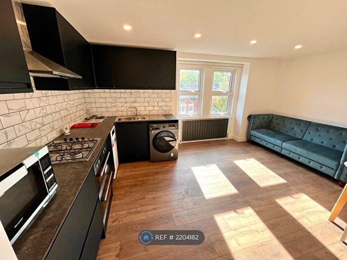 2 Bedroom Flat To Rent In Norroy Road, London, SW15