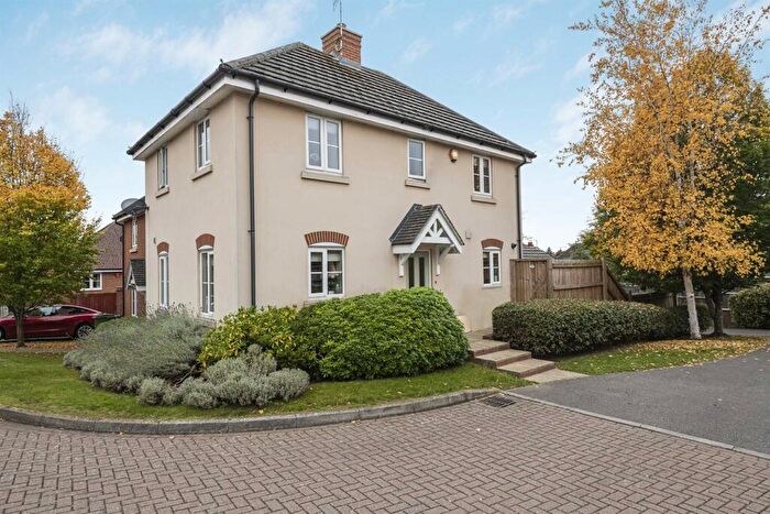 3 Bedroom Semi-Detached House For Sale In Montfort Gate, Caversham, Reading, RG4