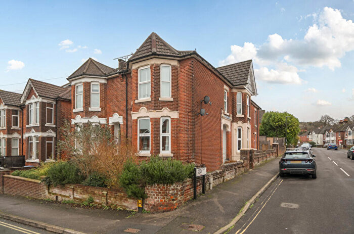 2 Bedroom Maisonette For Sale In Hillside Avenue, Bitterne Park, Southampton, Hampshire, SO18