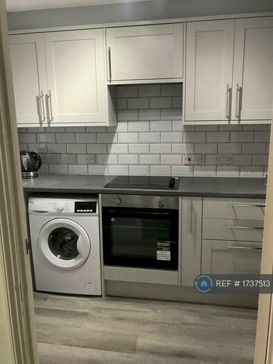 2 Bedroom Flat To Rent In Rookes Crescent, Chelmsford, CM1