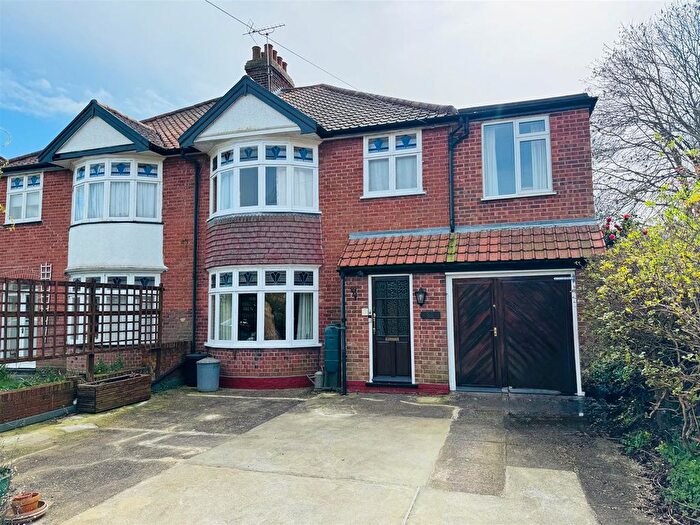 4 Bedroom Semi Detached House For Sale In Woodbridge Road East, Ipswich, IP4