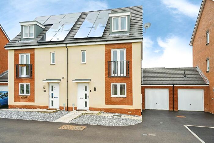 4 Bedroom Detached House For Sale In Adams Row, Grove, Wantage, OX12