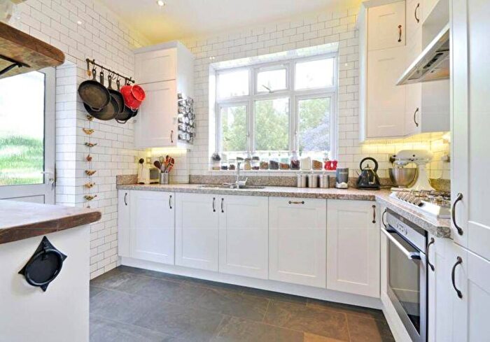 2 Bedroom Flat For Sale In Plympton Road, Kilburn, London, NW6