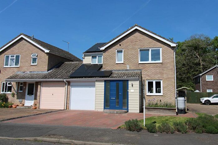 4 Bedroom Link Detached House For Sale In Townlane Road, Bury St. Edmunds, IP33