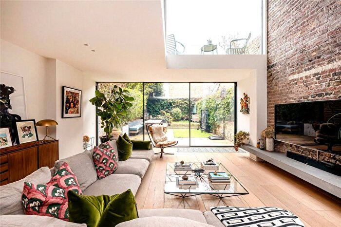 4 Bedroom Terraced House To Rent In Lancaster Road, Notting Hill, London, W11