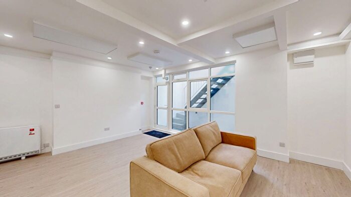 Studio To Rent In Kilburn High Road, London, NW6