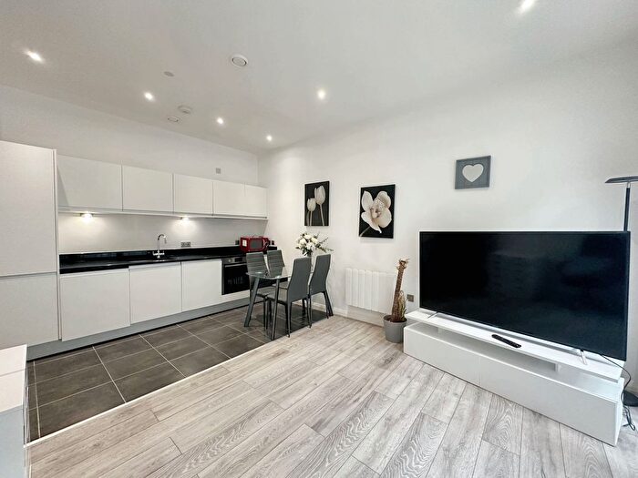 1 Bedroom Flat To Rent In Corporation Street, The Co-Operative, CV1