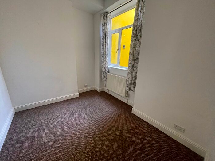 3 Bedroom Flat To Rent In The Promenade, Swansea, SA1