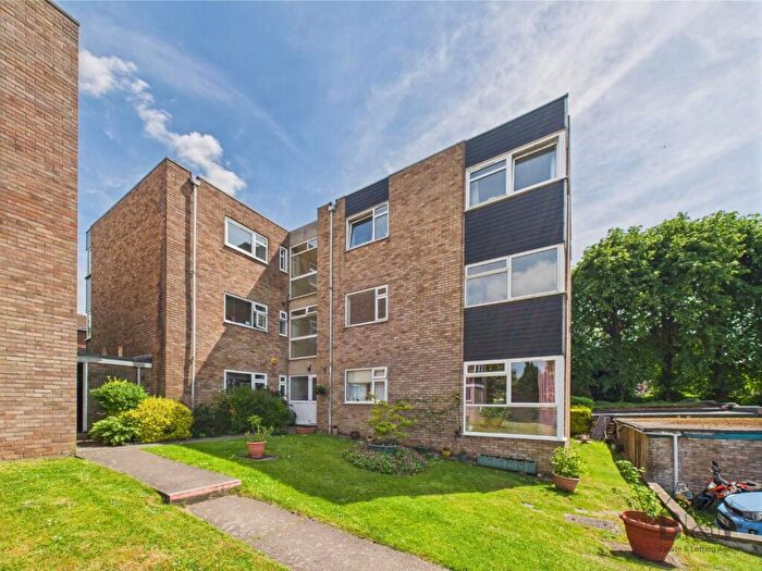 1 Bedroom Flat For Sale In Overnhill Court, Downend, BS16