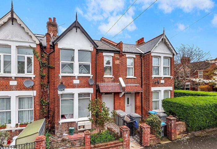 3 Bedroom Flat To Rent In Deacon Road, London, NW2