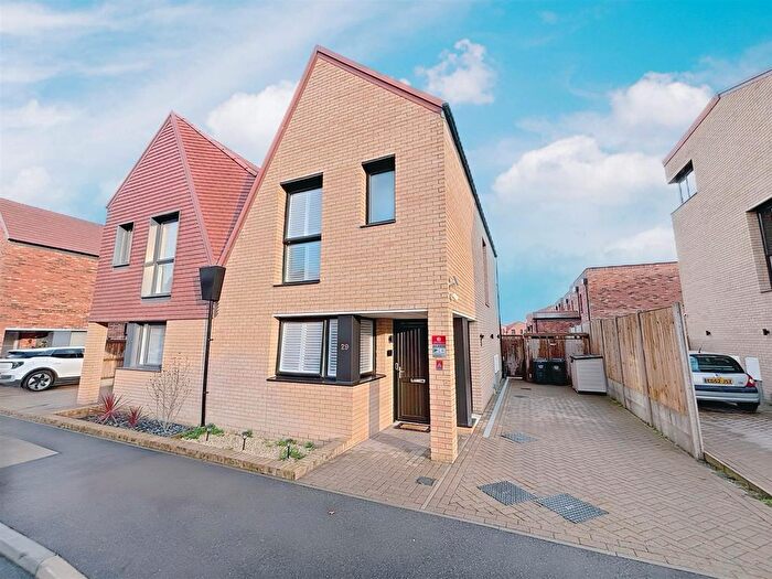 3 Bedroom Semi Detached House For Sale In Cheshire Walk, Basildon, SS14