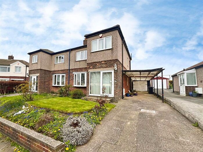 3 Bedroom Semi Detached House For Sale In High House Road Bradford, BD2