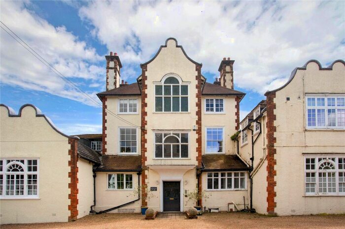 3 Bedroom Apartment For Sale In Gatton Park, Reigate, Surrey, RH2