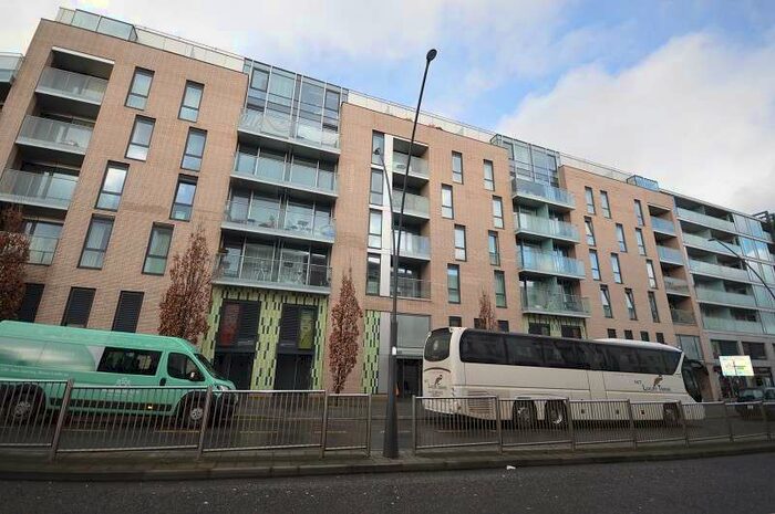 2 Bedroom Flat To Rent In Station Approach, Epsom, Surrey. KT19