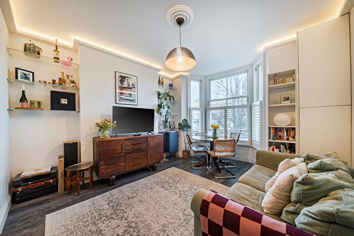 1 Bedroom Flat For Sale In Lyndhurst Way, Peckham, London, SE15