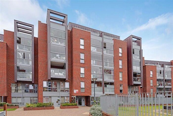3 Bedroom Flat To Rent In Wilkinson Close, Cricklewood, NW2