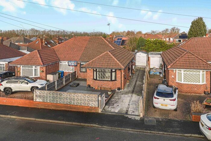 3 Bedroom Semi-Detached House For Sale In Bankfield Road, Sale, M33