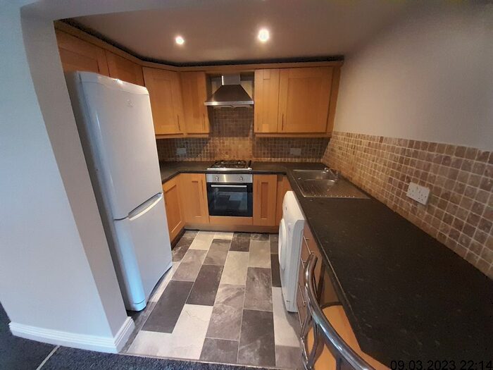 2 Bedroom Flat To Rent In Manygates Park, Wakefield, WF1